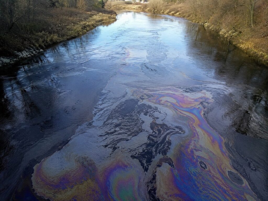 mancha · cauce del río